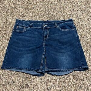CG 1 CG Women's Denim shorts size 14